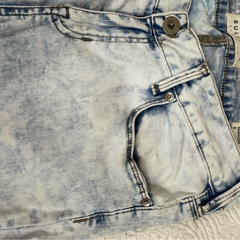 Bullhead Low-rise Skinniest Jean in Acid Wash color size 9 - Picture 8 of 13